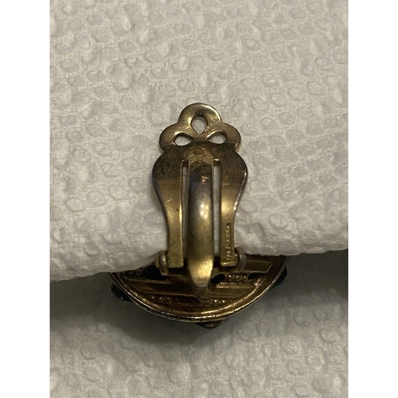 Vintage Emerald Green Sparkling Clip-on Earrings Rhinestones Gold-tone Clusters - Picture 10 of 12